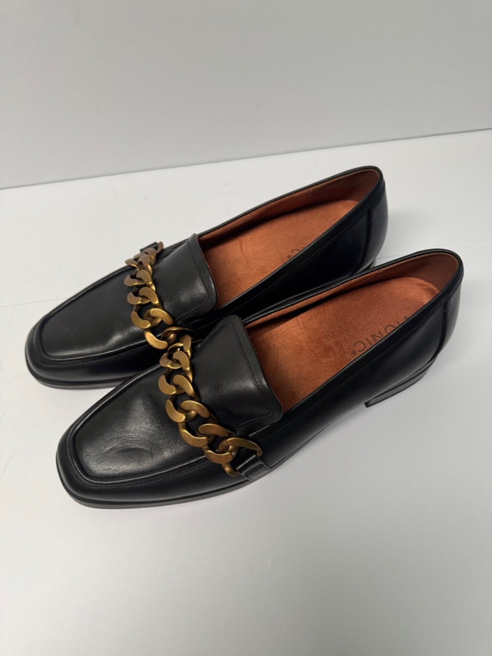 Vionic Mizelle Black Leather Slip-On Loafers with Gold Chain Accent Size 9.5